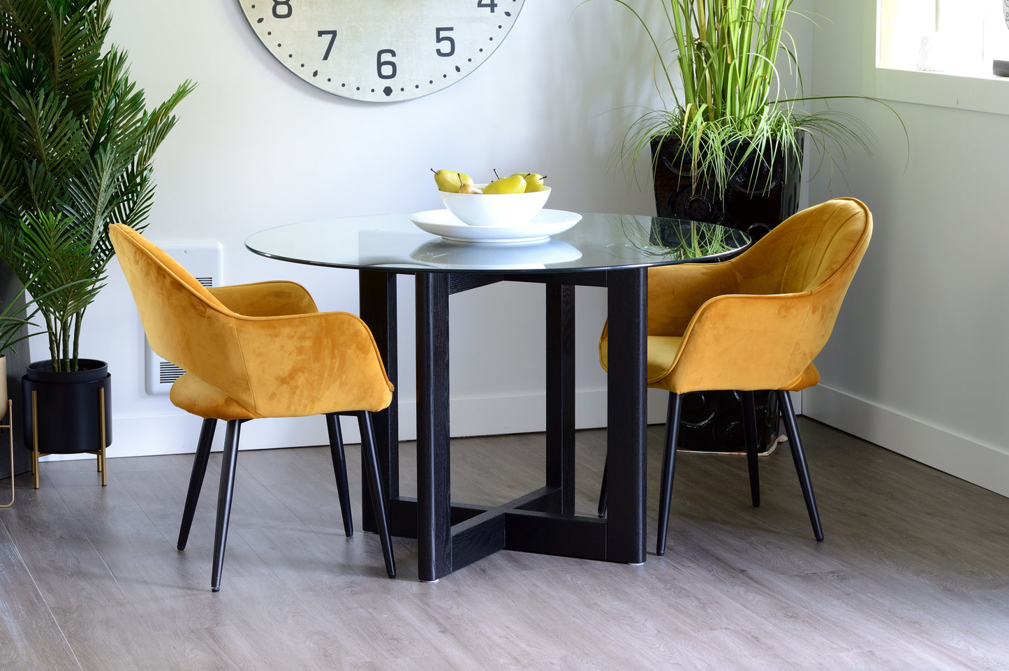 Othello Round Dining Table