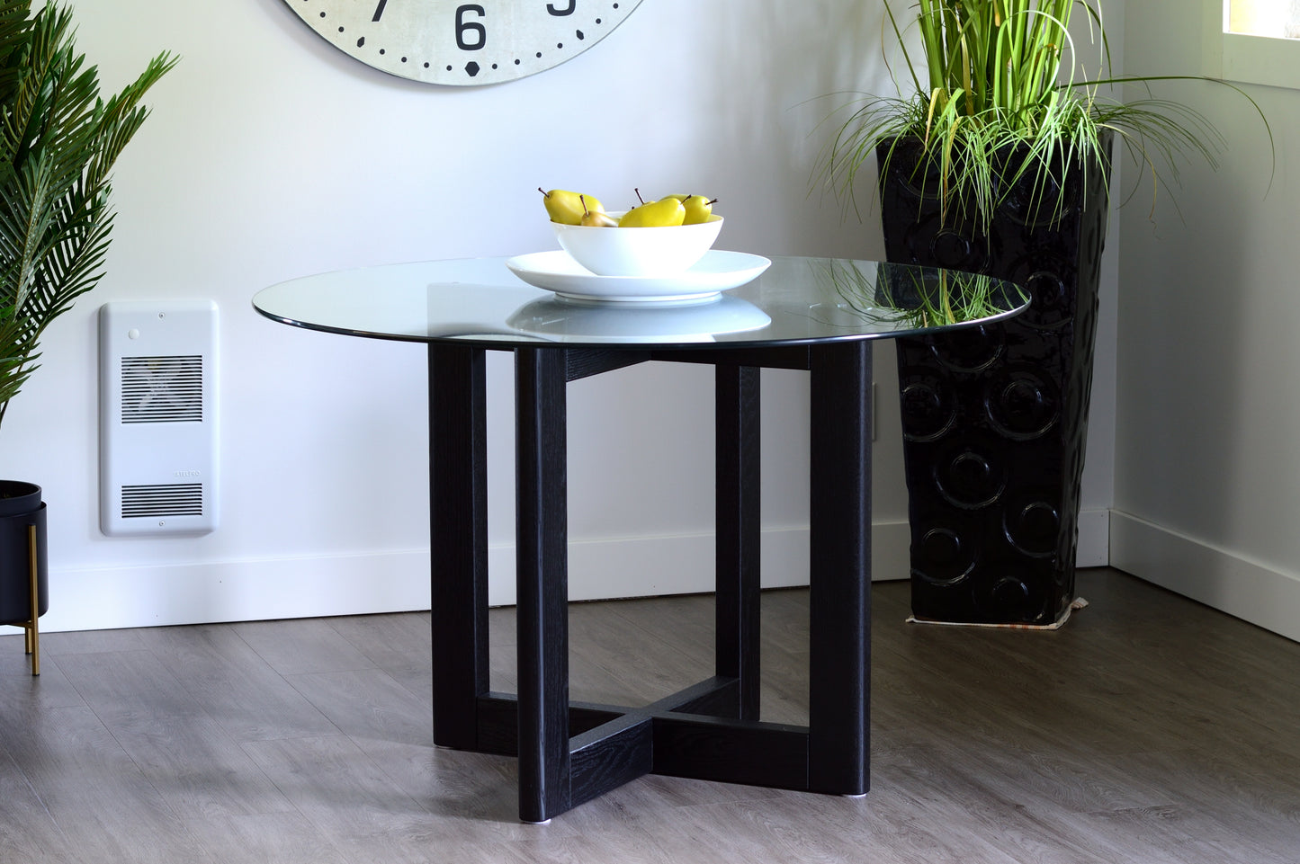 Othello Round Dining Table