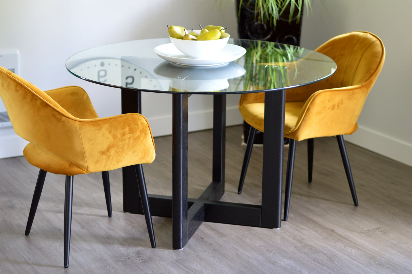 Othello Round Dining Table